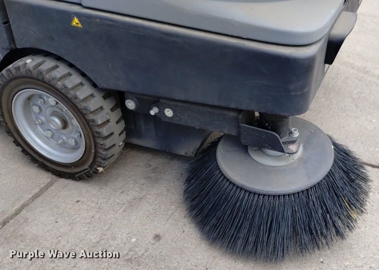 image for item LO9013 2015 Karcher KM130/300RLFGKNA sweeper