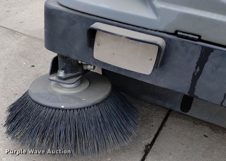 image for item LO9013 2015 Karcher KM130/300RLFGKNA sweeper