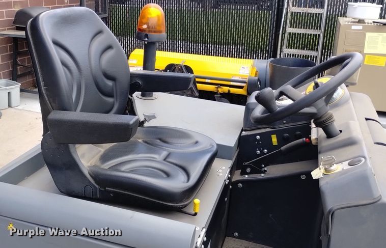 image for item LO9013 2015 Karcher KM130/300RLFGKNA sweeper