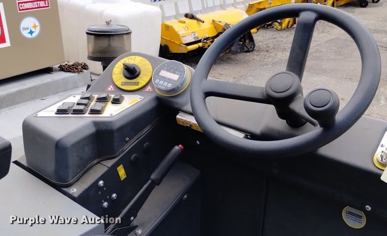 image for item LO9013 2015 Karcher KM130/300RLFGKNA sweeper