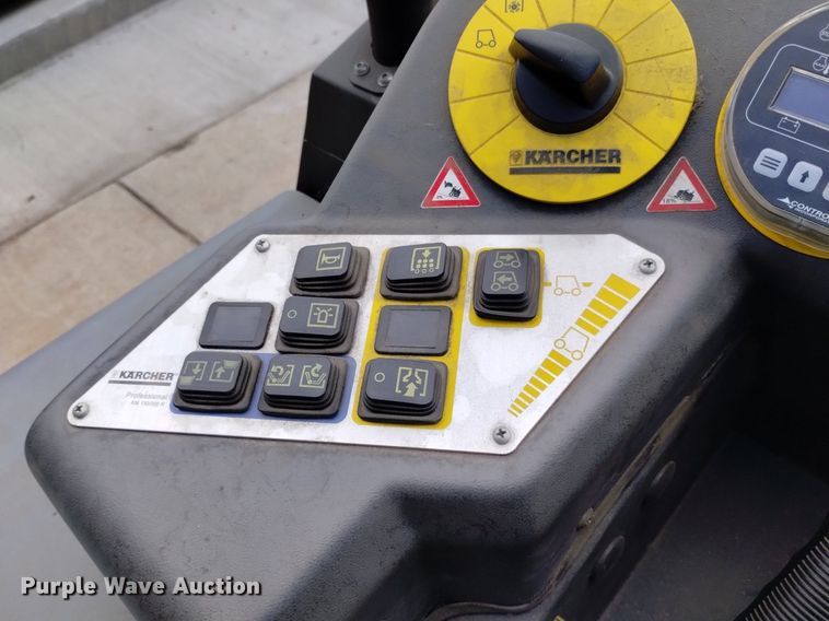 image for item LO9013 2015 Karcher KM130/300RLFGKNA sweeper