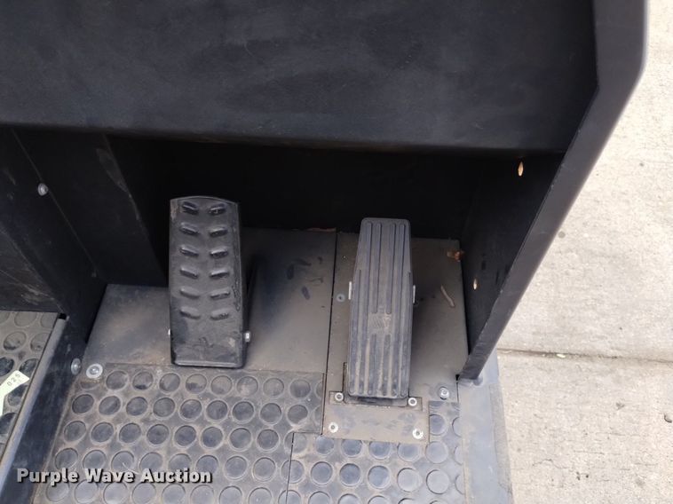 image for item LO9013 2015 Karcher KM130/300RLFGKNA sweeper