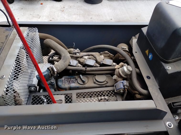 image for item LO9013 2015 Karcher KM130/300RLFGKNA sweeper