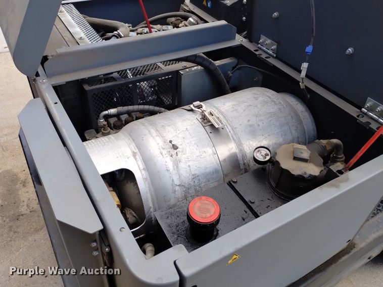 image for item LO9013 2015 Karcher KM130/300RLFGKNA sweeper