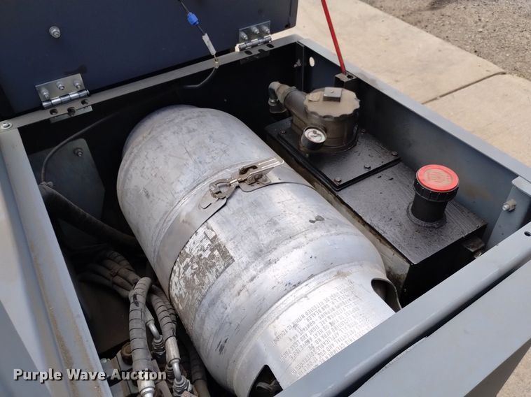 image for item LO9013 2015 Karcher KM130/300RLFGKNA sweeper