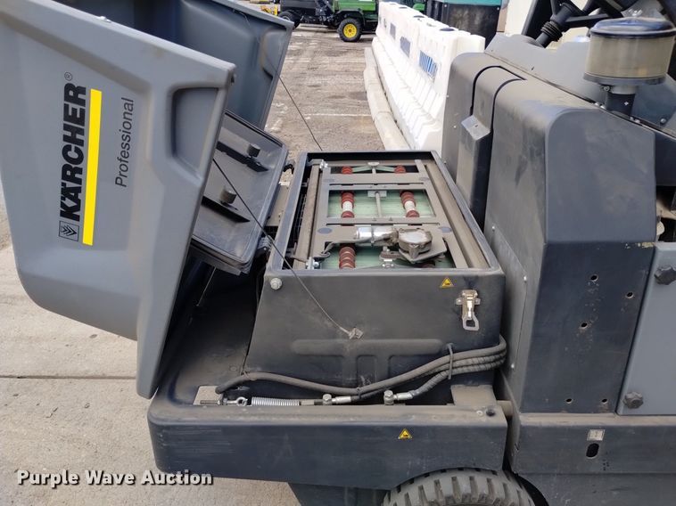 image for item LO9013 2015 Karcher KM130/300RLFGKNA sweeper