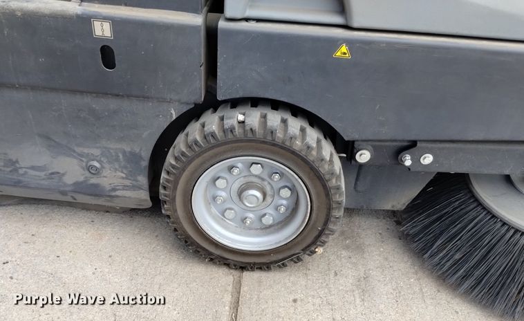 image for item LO9013 2015 Karcher KM130/300RLFGKNA sweeper