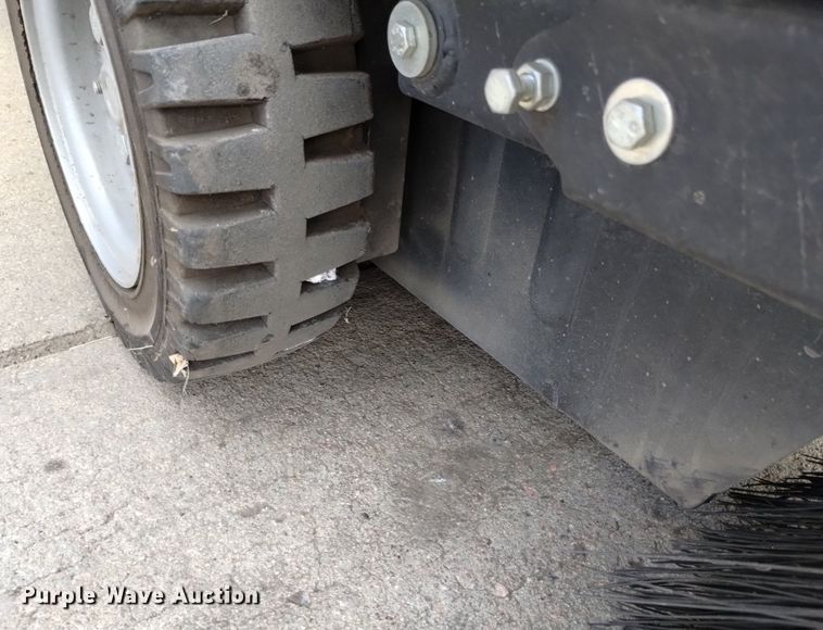 image for item LO9013 2015 Karcher KM130/300RLFGKNA sweeper