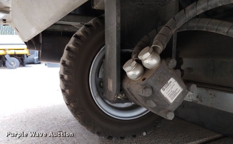 image for item LO9013 2015 Karcher KM130/300RLFGKNA sweeper