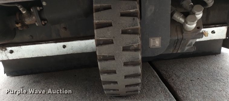 image for item LO9013 2015 Karcher KM130/300RLFGKNA sweeper