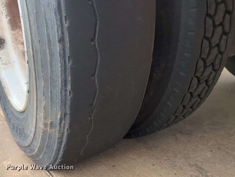 image for item LY9528 1994 E-One fire truck