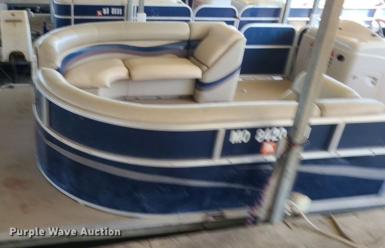 image for item MQ9654 2011 South Bay 424CR pontoon boat