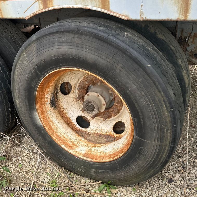 image for item ND9191 2006 Wilkins walking floor trailer