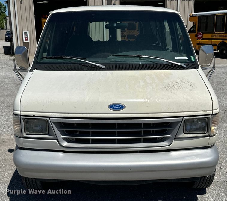 image for item ND9325 1993 Ford E150 van