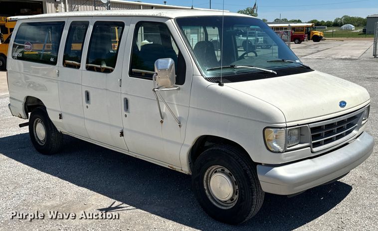 image for item ND9325 1993 Ford E150 van