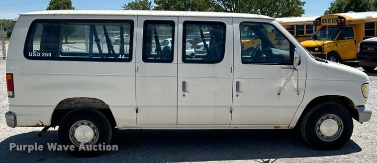 image for item ND9325 1993 Ford E150 van