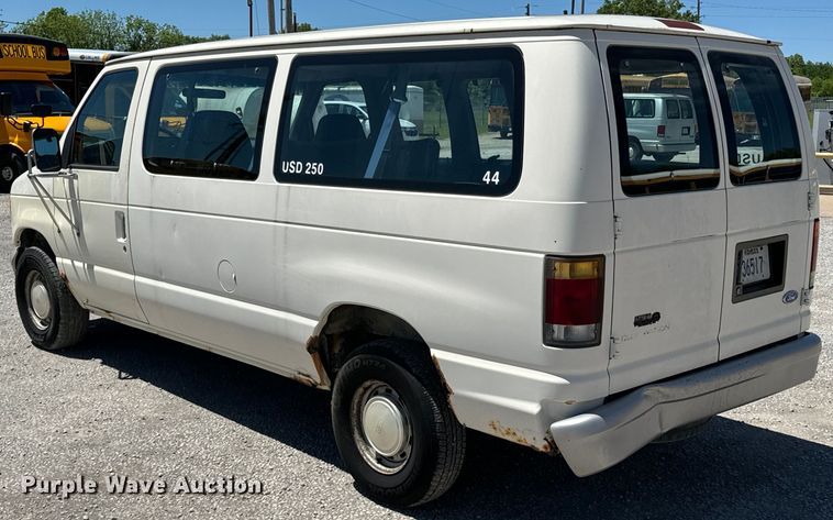 image for item ND9325 1993 Ford E150 van