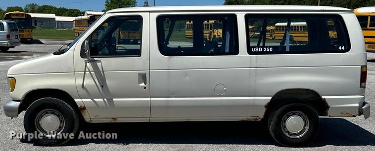 image for item ND9325 1993 Ford E150 van