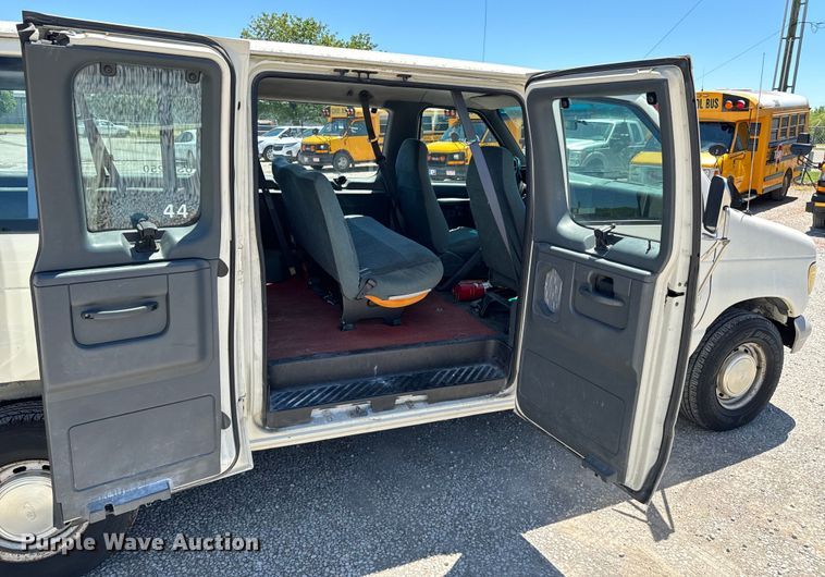 image for item ND9325 1993 Ford E150 van