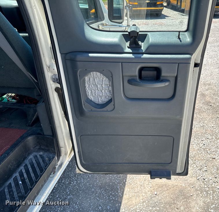 image for item ND9325 1993 Ford E150 van