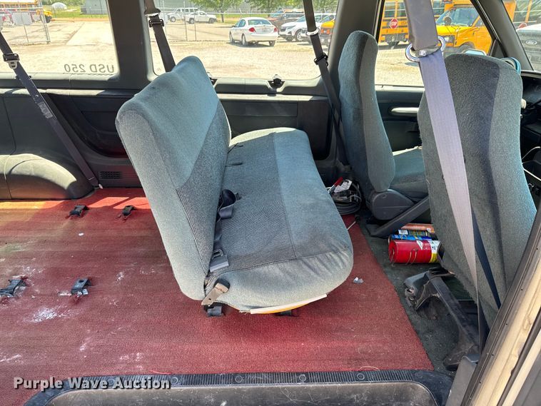 image for item ND9325 1993 Ford E150 van