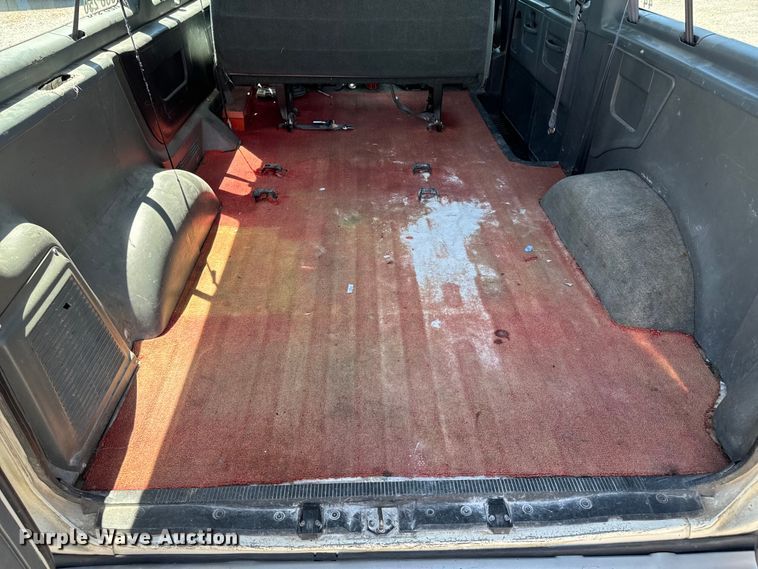 image for item ND9325 1993 Ford E150 van