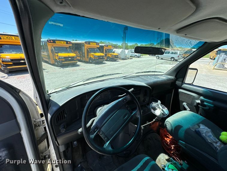 image for item ND9325 1993 Ford E150 van