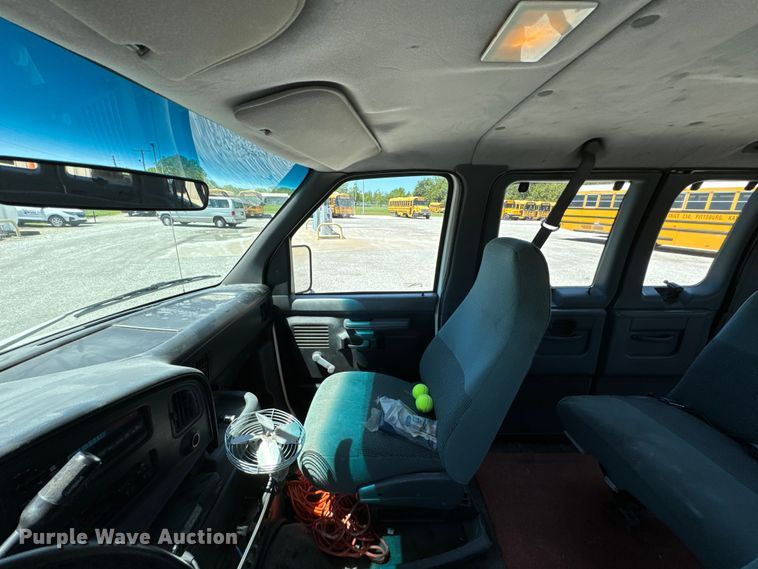 image for item ND9325 1993 Ford E150 van