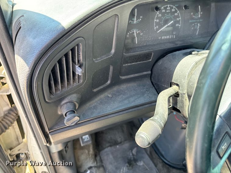 image for item ND9325 1993 Ford E150 van