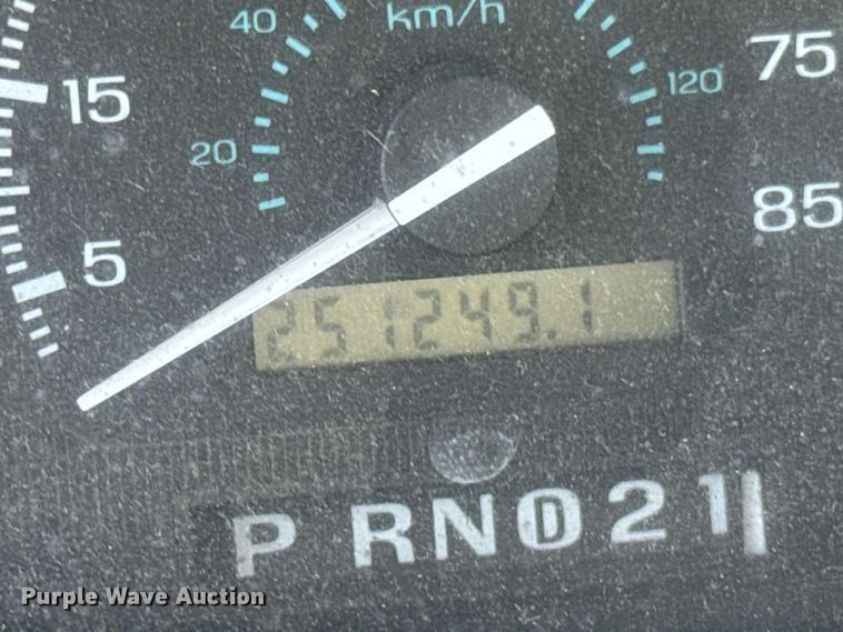 image for item ND9325 1993 Ford E150 van