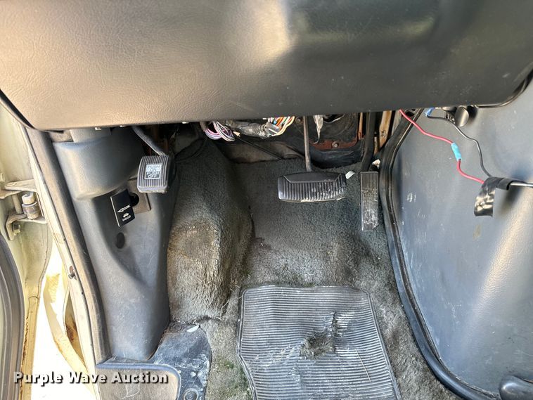 image for item ND9325 1993 Ford E150 van