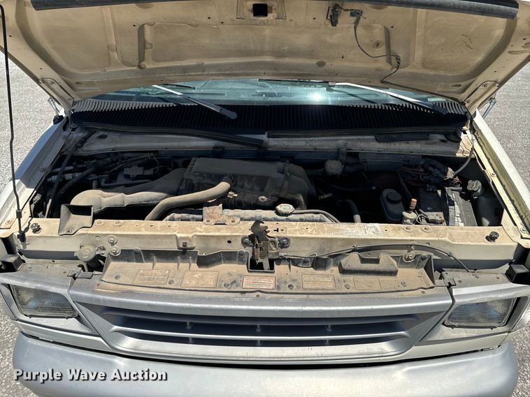 image for item ND9325 1993 Ford E150 van