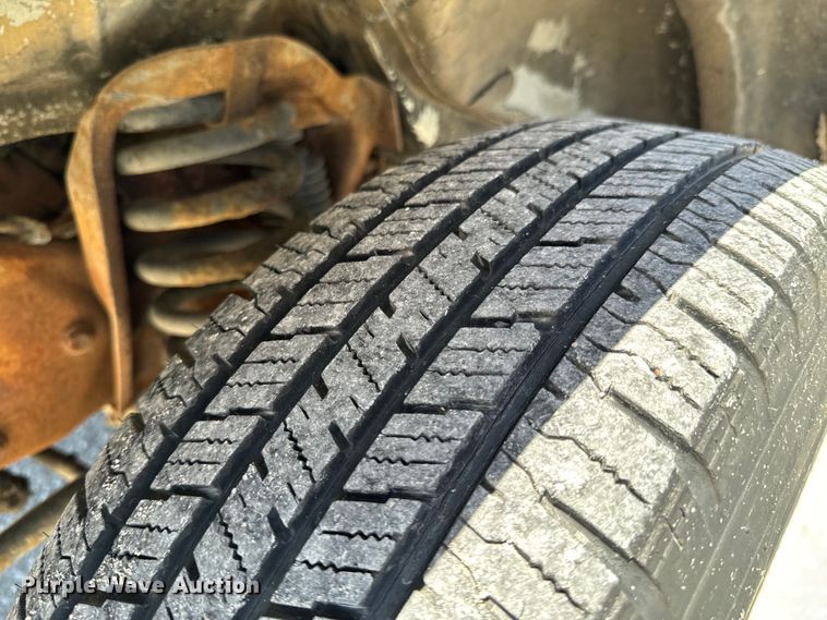 image for item ND9325 1993 Ford E150 van