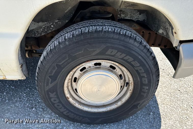 image for item ND9325 1993 Ford E150 van