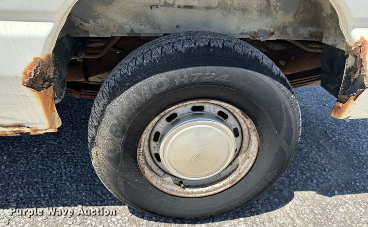 image for item ND9325 1993 Ford E150 van