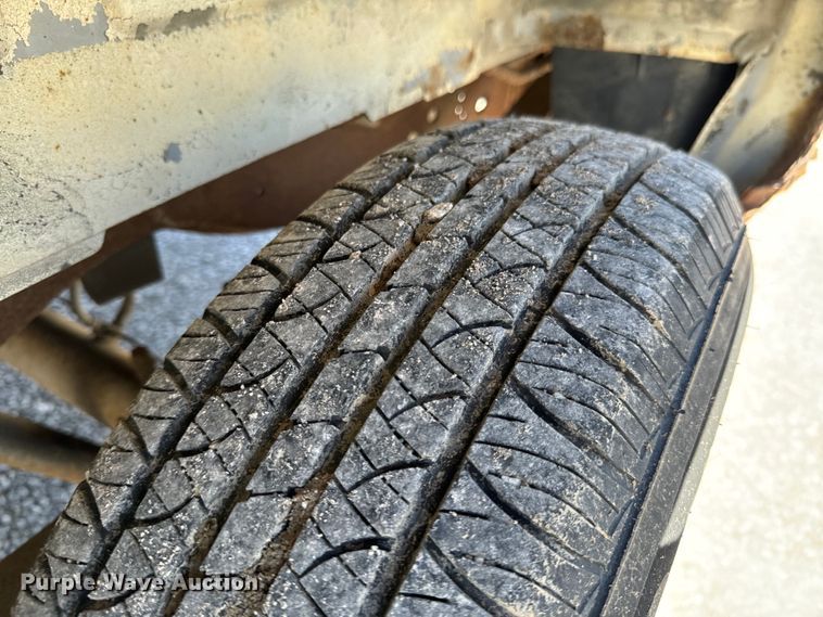 image for item ND9325 1993 Ford E150 van