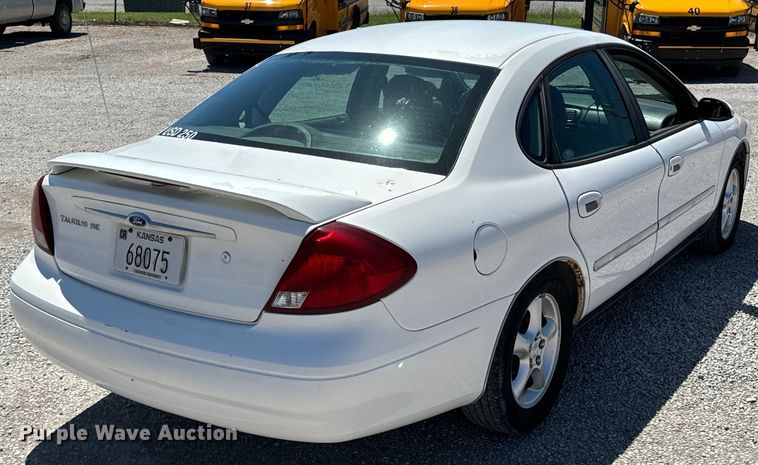 image for item ND9327 2001 Ford Taurus 