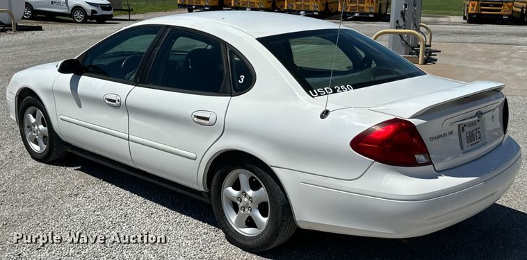image for item ND9327 2001 Ford Taurus 