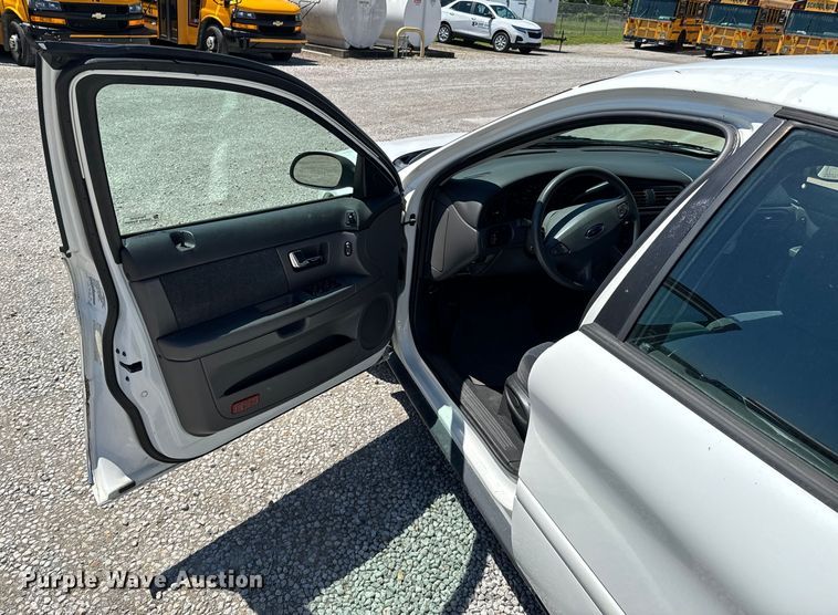 image for item ND9327 2001 Ford Taurus 