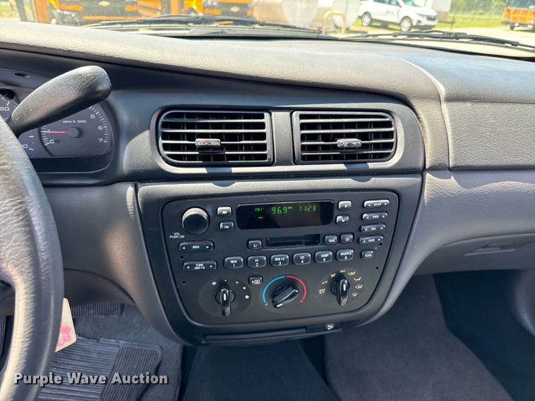 image for item ND9327 2001 Ford Taurus 