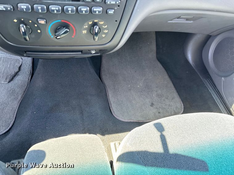 image for item ND9327 2001 Ford Taurus 