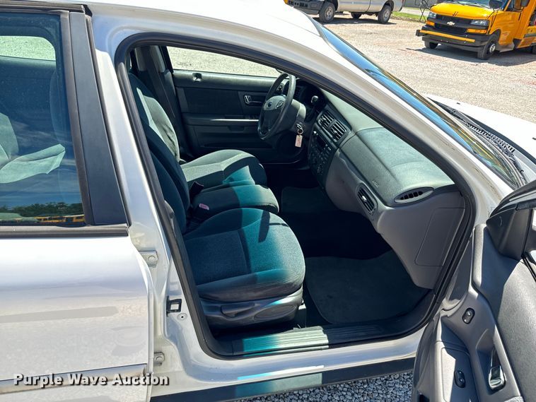 image for item ND9327 2001 Ford Taurus 