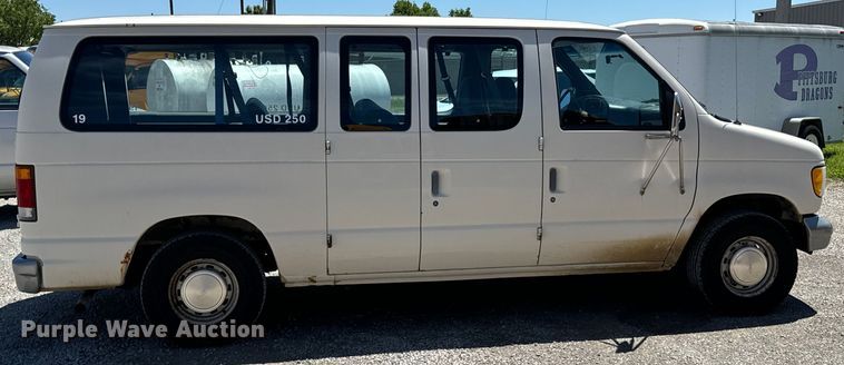 image for item ND9328 1994 Ford E150 van
