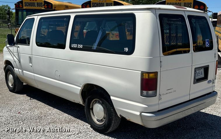 image for item ND9328 1994 Ford E150 van