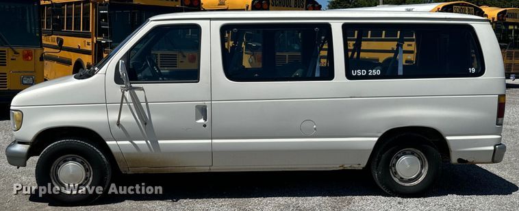 image for item ND9328 1994 Ford E150 van