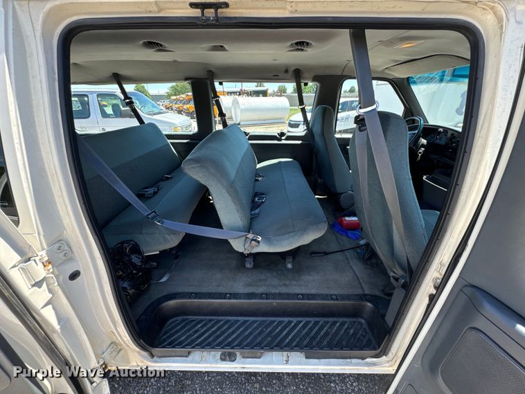 image for item ND9328 1994 Ford E150 van