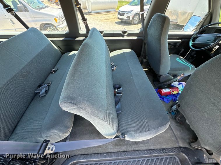 image for item ND9328 1994 Ford E150 van