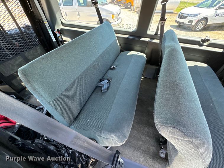 image for item ND9328 1994 Ford E150 van