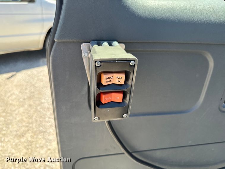 image for item ND9328 1994 Ford E150 van