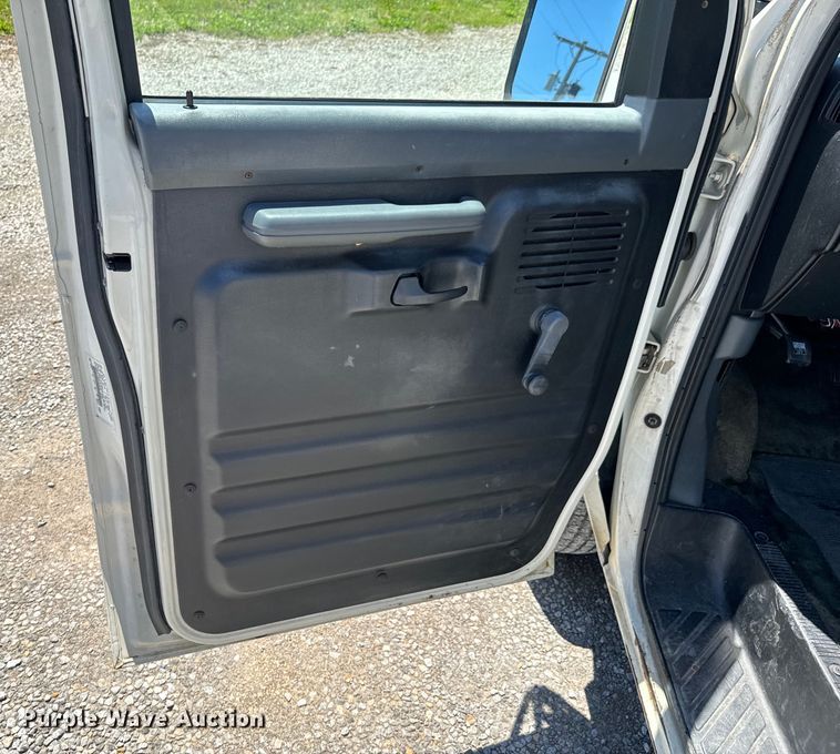 image for item ND9328 1994 Ford E150 van